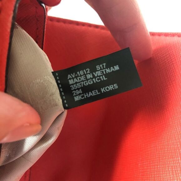 ‎MICHAEL Kors Greenwich Small Flap Crossbody Bag - Picture 4 of 8